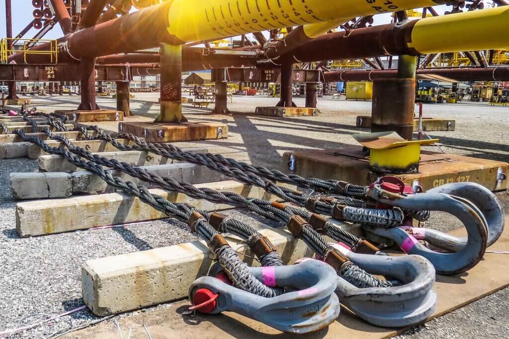 8 Types of Metal Rigging Equipment And Hardware